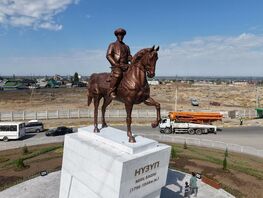 Памятник Нузупу минбашы: об&nbsp;ошибках, исторической роли героя и&nbsp;самом монументе 